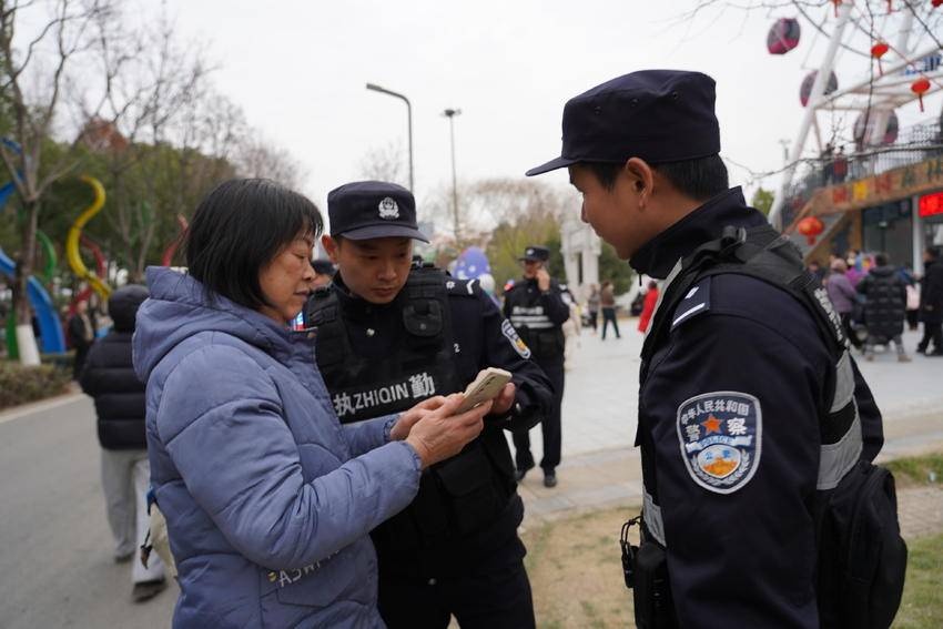 元宵节武汉园博园花灯会，警方如何确保游客安全？  第3张
