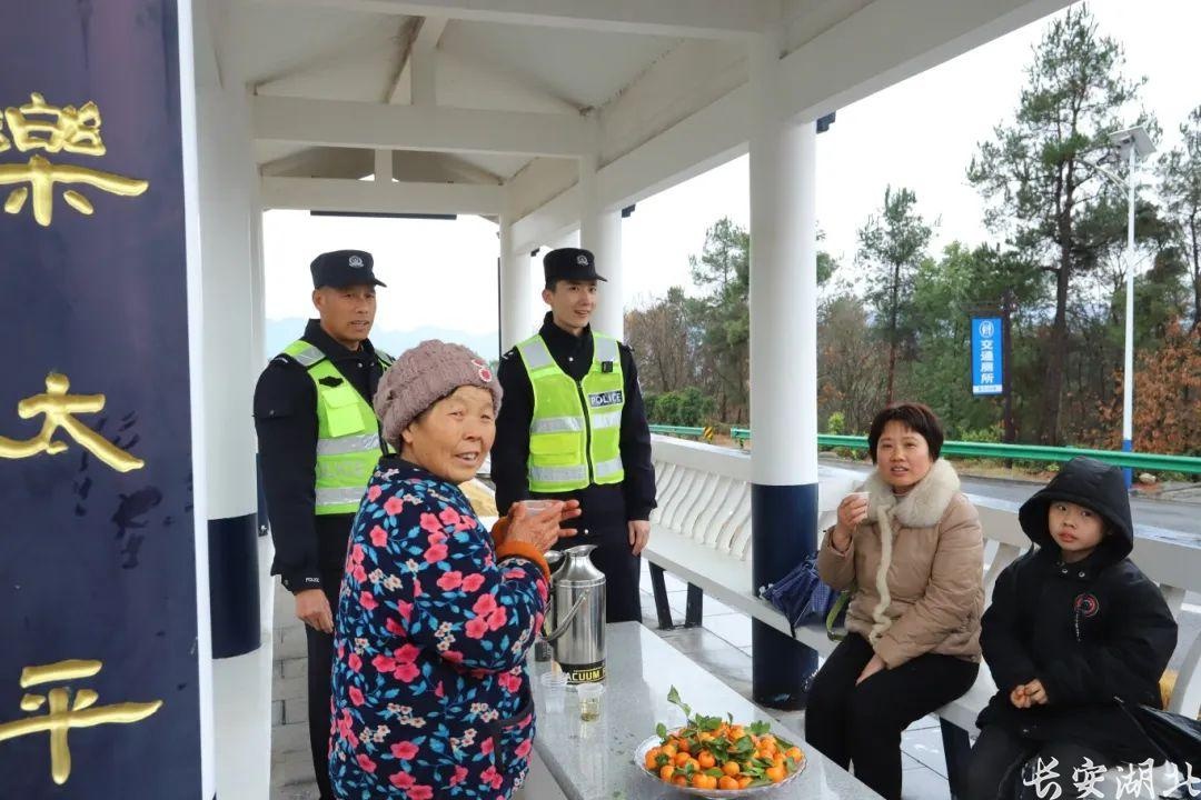 海拔500米的暖心驿站！宜昌云端警务站为何成为游客的必停之地？  第3张