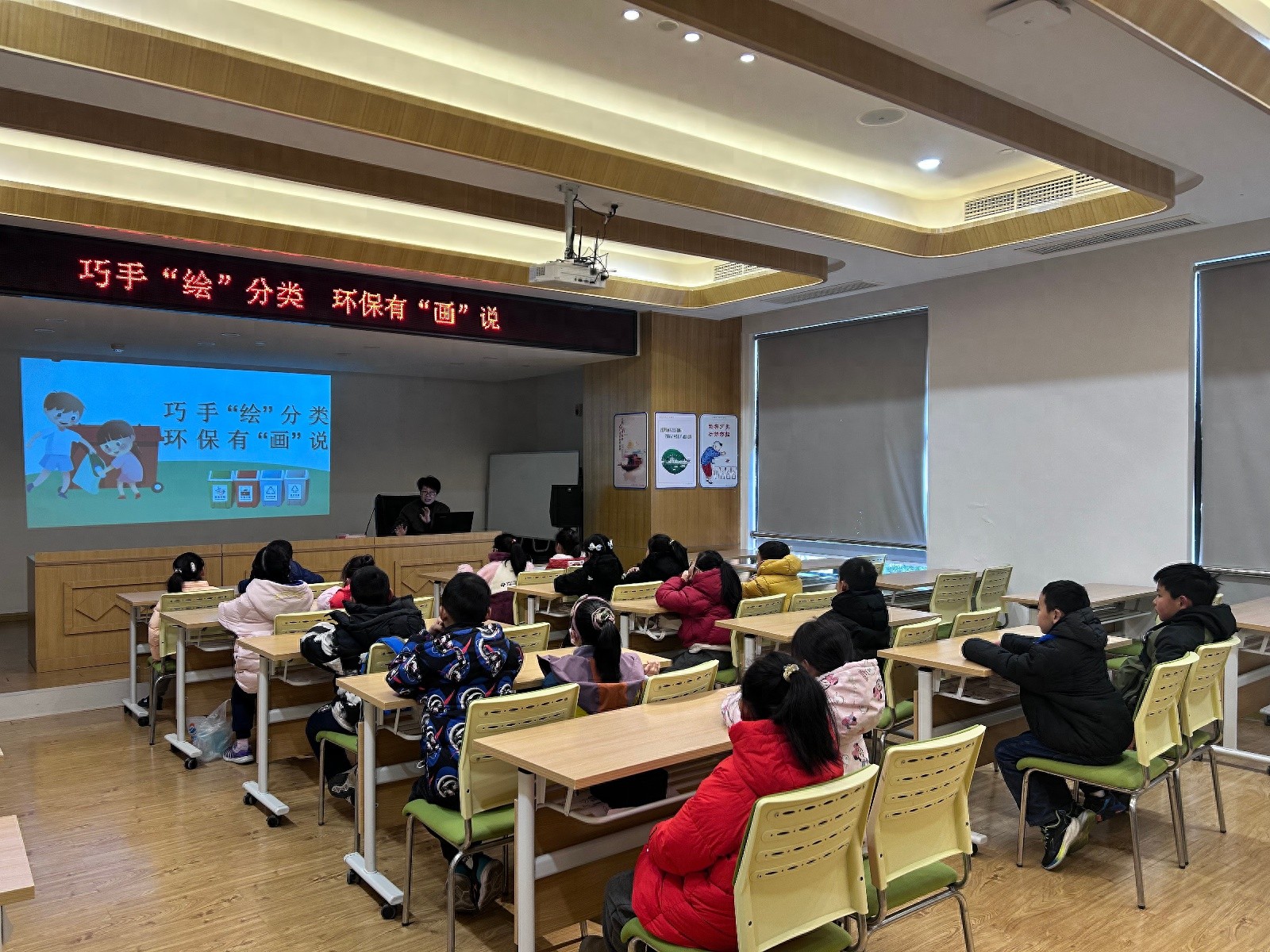 孩子们用画笔描绘绿色未来，垃圾分类教育还能这样有趣？