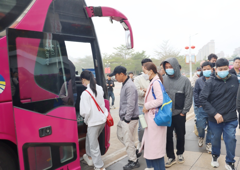 428名农民工免费返岗，政府专车助力复工！你还在为返岗发愁吗？  第2张