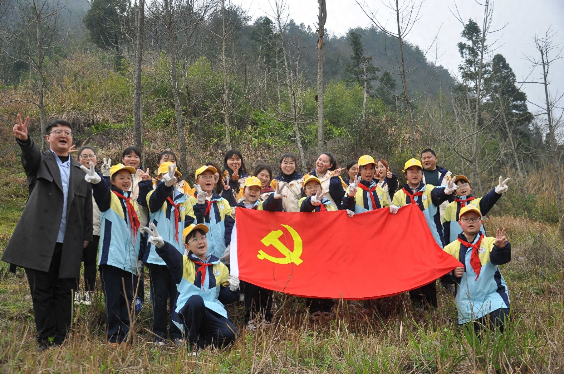 植树节大行动！黔南州1.5万人共筑绿色家园，你参与了吗？