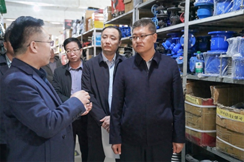 批零住餐企业如何深挖消费潜力？县长武汉章调研揭示新动能