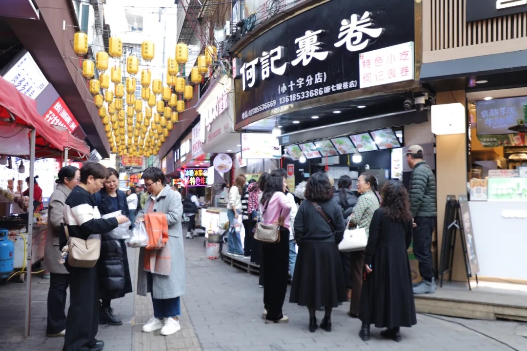 顾府街华丽变身！日均人流量超3万的背后，究竟隐藏着什么秘密？  第5张