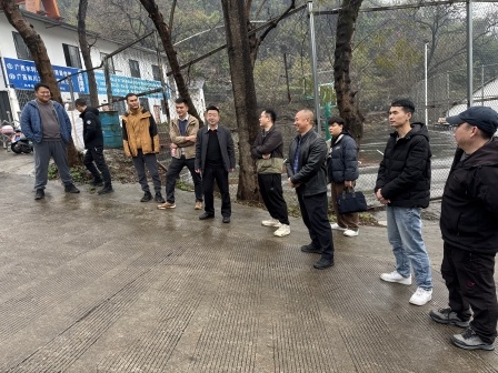 骝马山危岩崩塌，1340人的生命安全能否得到保障？  第2张