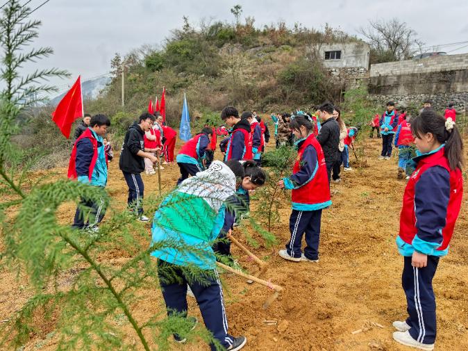 70名青年志愿者如何用行动谱写春日绿色新篇章？  第2张