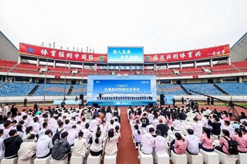 第十届321跑步节震撼来袭！新一代国民碳板跑鞋能否引领跑步新潮流？