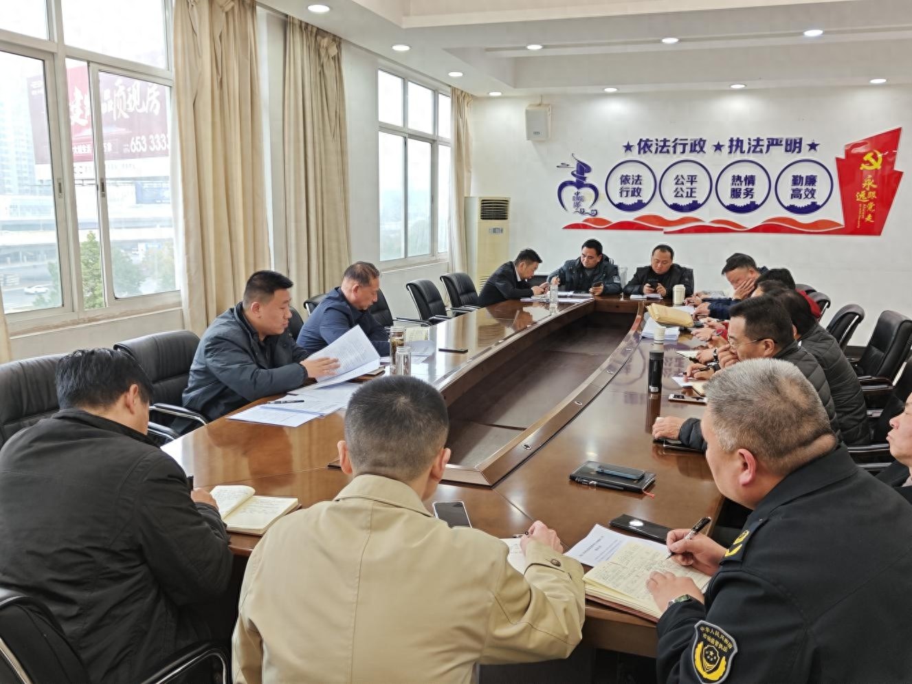 市市场监管综合执法支队如何规范涉企执法，优化发展环境？