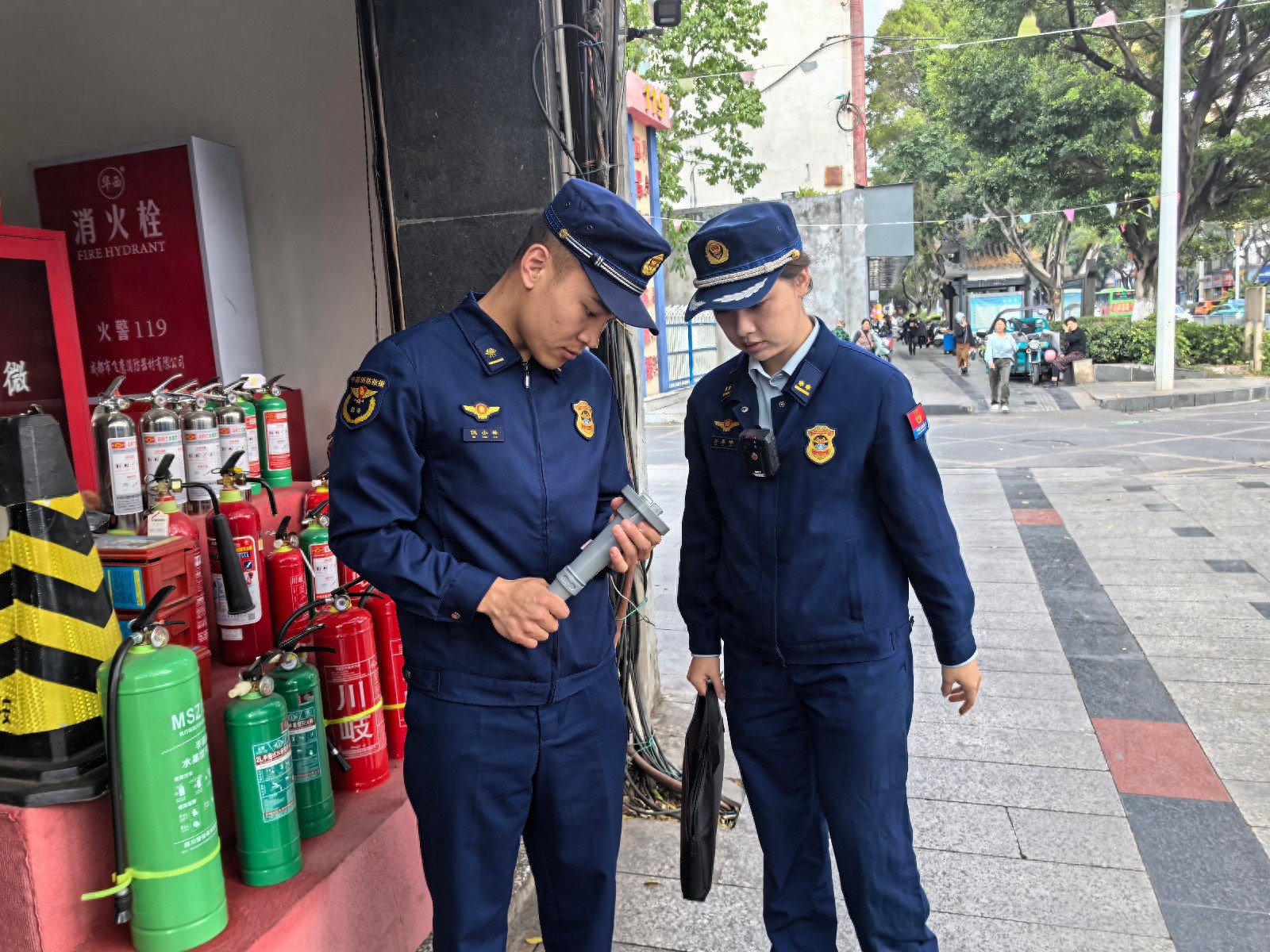 西昌市消防大队突击检查，你的消防产品真的安全吗？