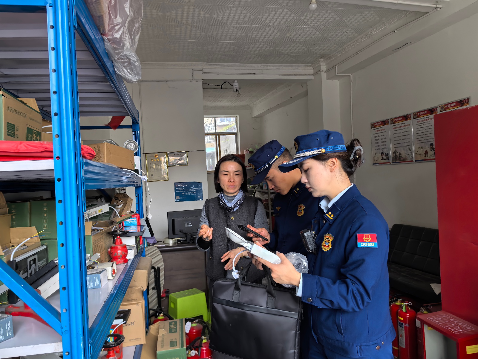 西昌市消防大队突击检查，你的消防产品真的安全吗？  第2张