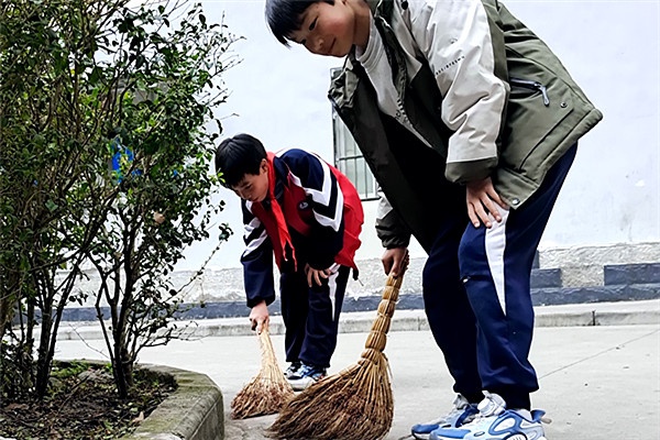 百名红领巾志愿者携手公安民警，守护青山绿水，你也能加入吗？  第3张