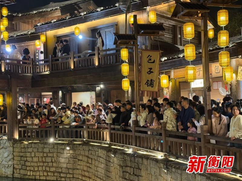 南岳里古镇周末爆满！烟火气息与欢乐氛围为何如此吸引人？  第3张