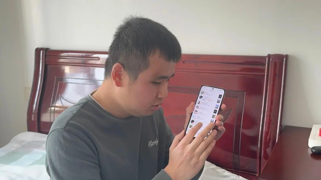 95后盲人摄影师用镜头打破偏见，他的世界虽无光却充满色彩  第6张