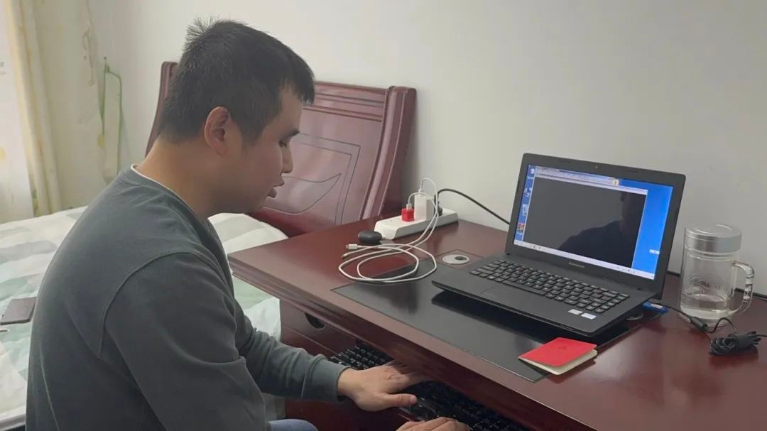 95后盲人摄影师用镜头打破偏见，他的世界虽无光却充满色彩  第7张