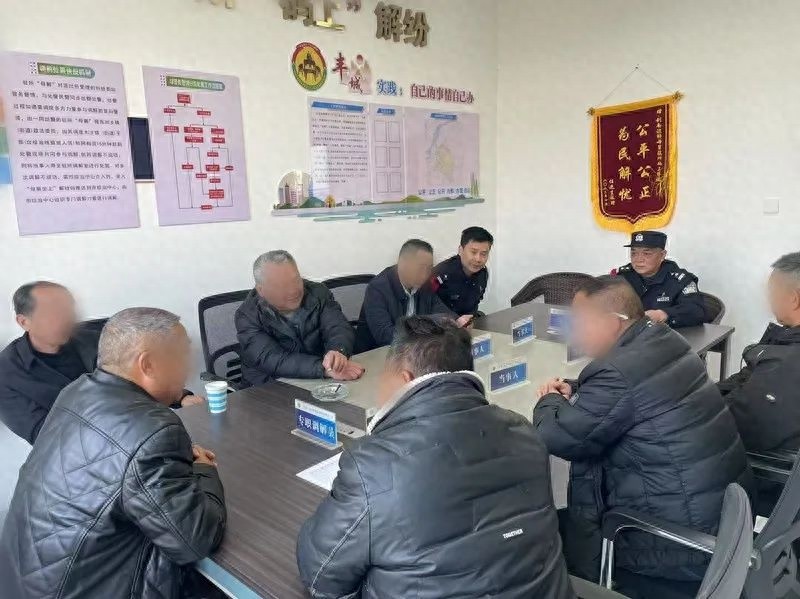 54岁老片警凭什么能化解最棘手的纠纷？他的秘诀让年轻民警都服气  第1张