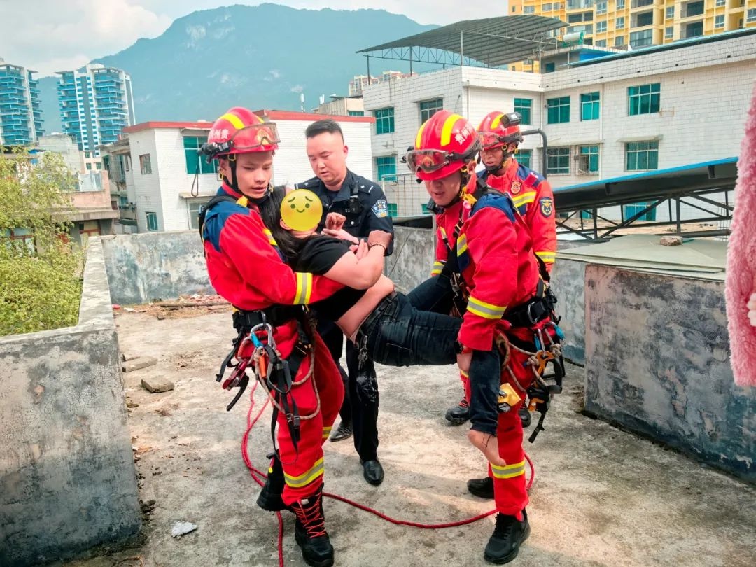 31岁男子为挽回女友竟欲跳楼轻生！消防员30分钟生死救援背后藏着怎样的故事？  第6张