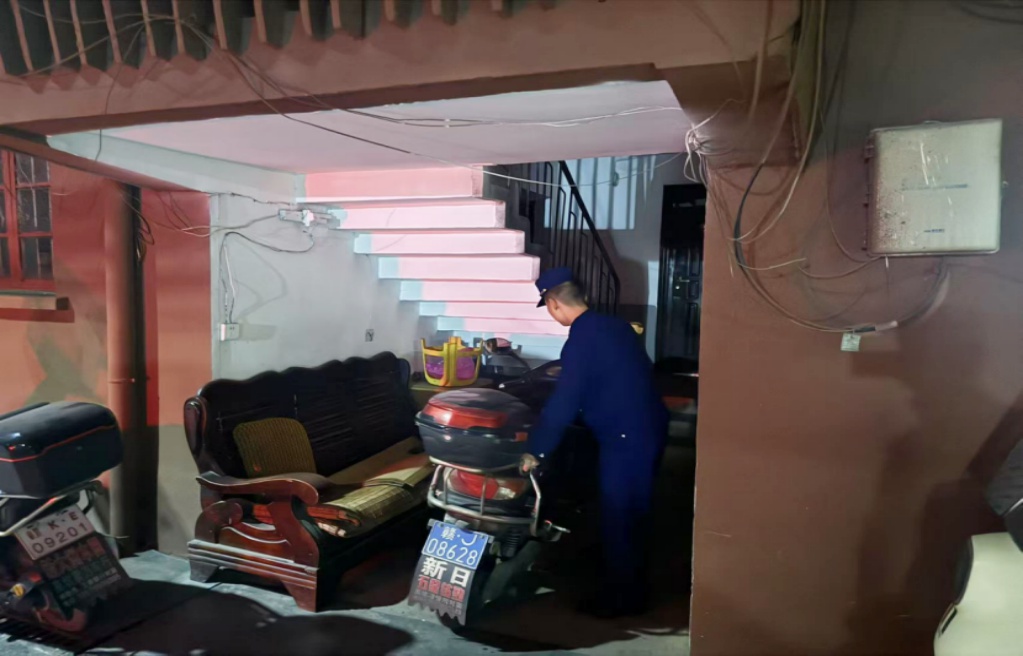 萍乡这些小区电动自行车违规停放、堵塞疏散通道，你家小区上榜了吗？  第2张