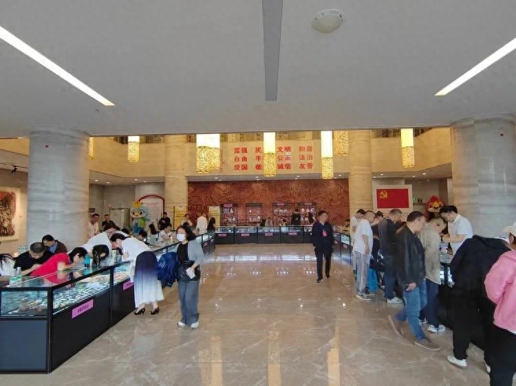 2025芒市泼水节非遗盛宴来袭！23家国有文物商店齐聚，你准备好大开眼界了吗？