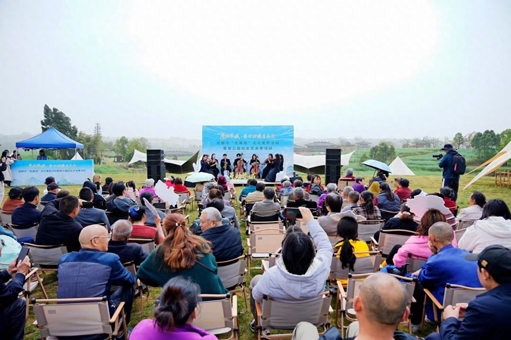 成都这场春日田埂音乐会，为何让市民直呼太治愈？
