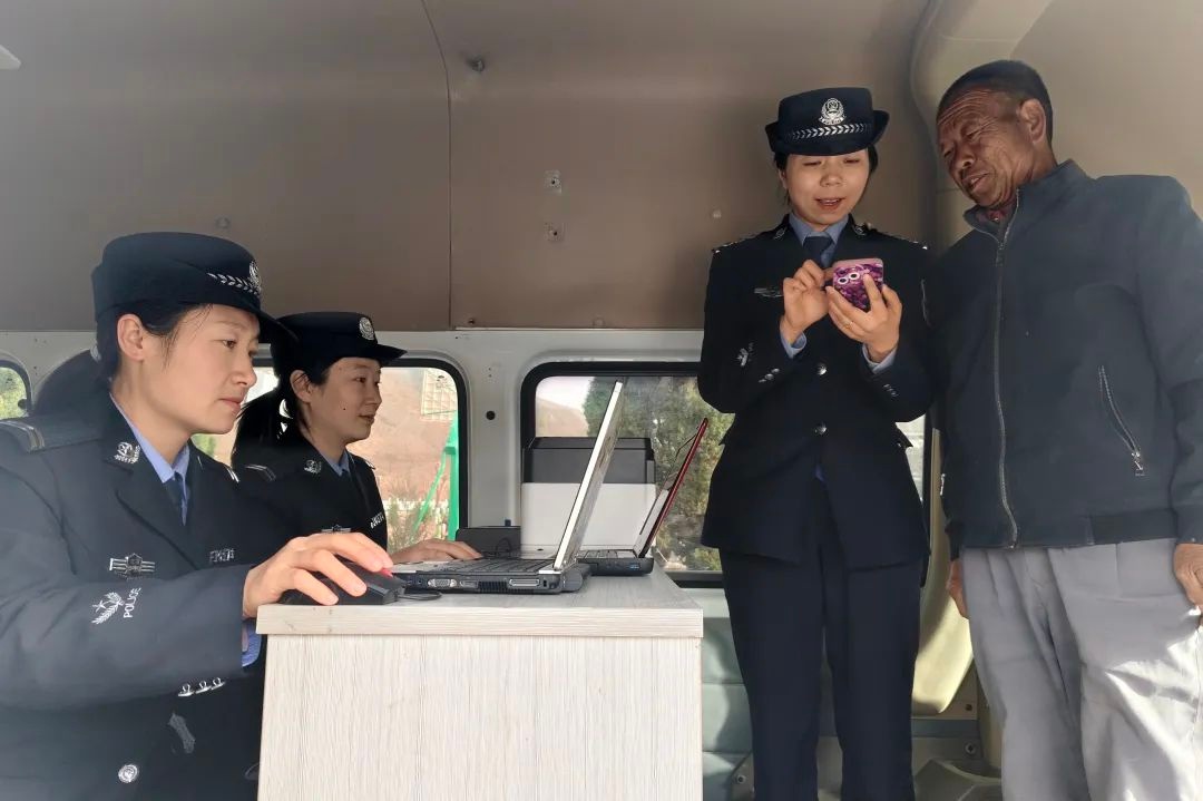 清水县公安局上线流动政务服务车，将派出所搬到家门口，便民服务太牛啦  第4张