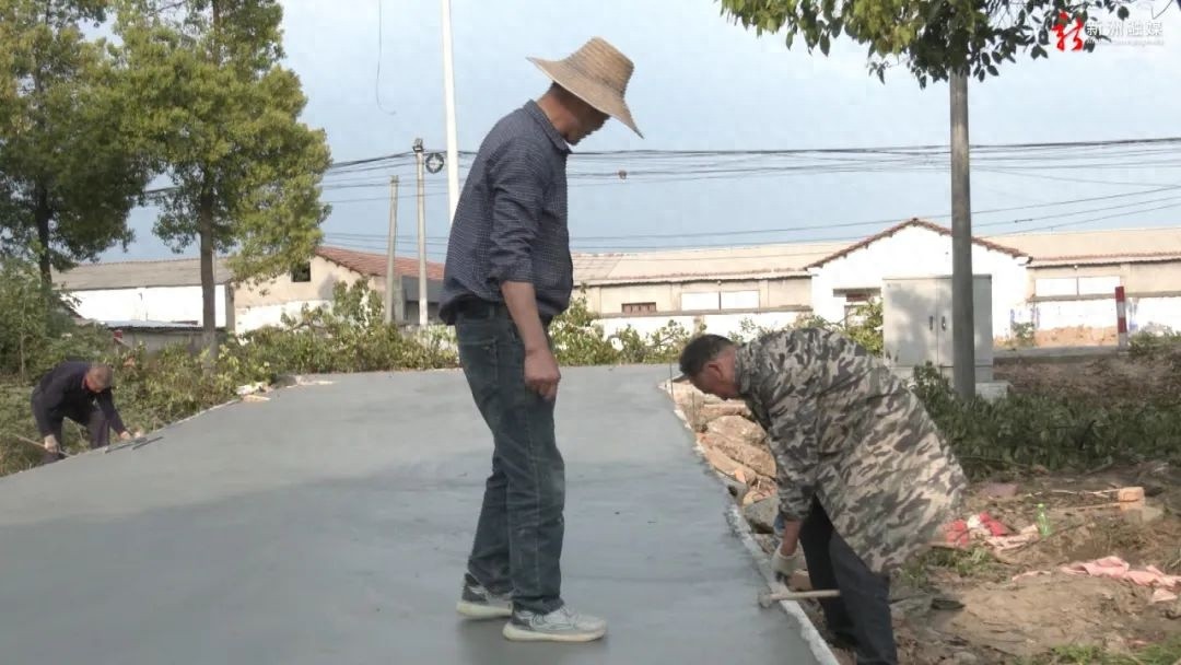 村民3天筹款2万修路！这条‘心齐路’如何让50户村民拧成一股绳？  第1张