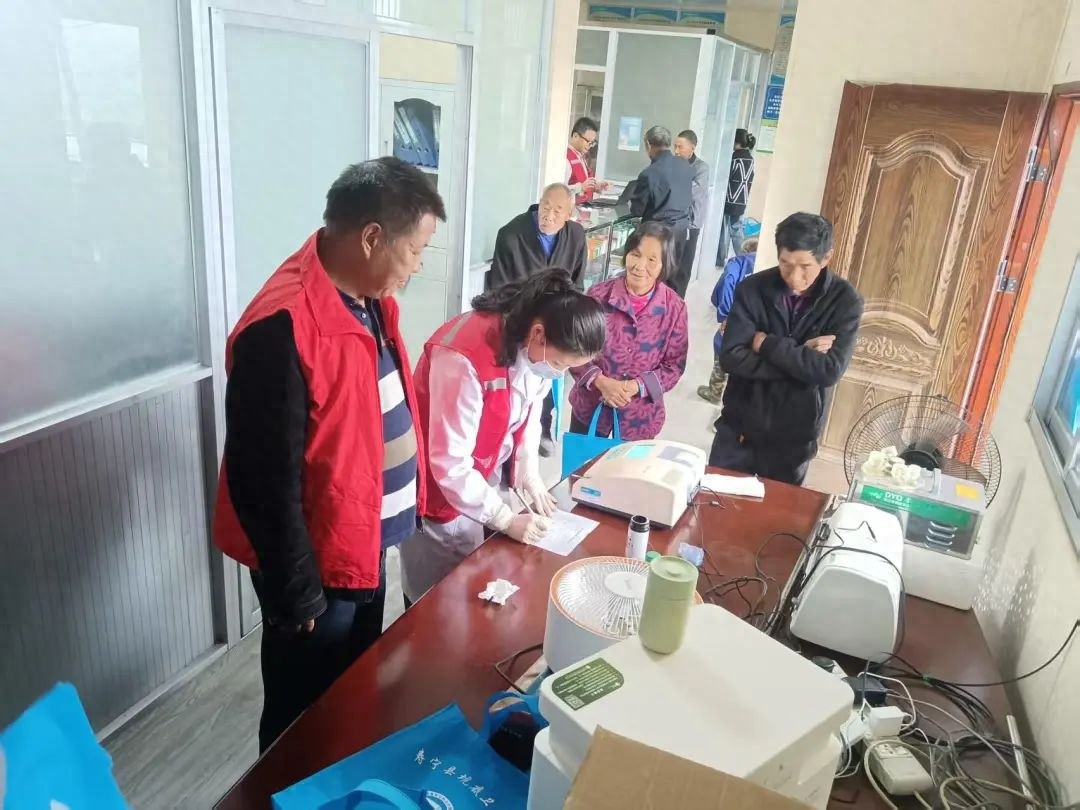 家门口免费体检！坑底乡半岭洋村如何为老人健康保驾护航？