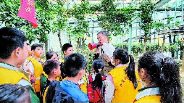 5月10日！300余菏泽小记者缘何兴奋踏入单县热带植物科普馆？