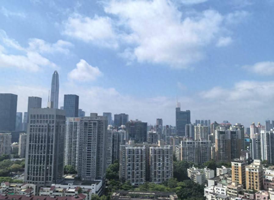 深圳蓝惊喜返场！前半月雨多日照少，你家阳台晒满了吗？