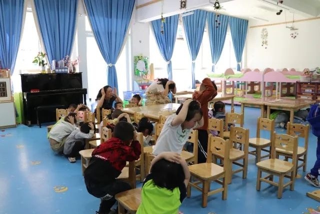 5月12日沾益区一幼突发演练！4分钟全体师生紧急避险？  第3张