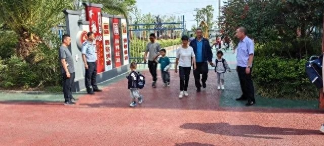为给学生营造安全校园环境，三部门都做了啥？