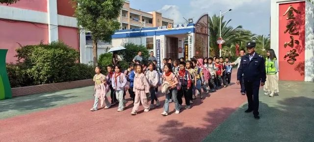 为给学生营造安全校园环境，三部门都做了啥？  第3张