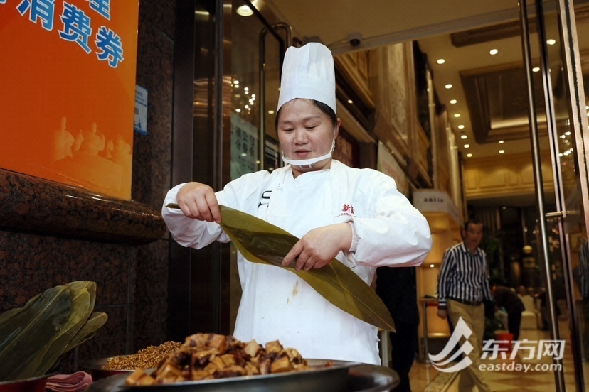 端午将至！上海南京路老字号粽子大战，这巨无霸粽子你吃过吗？  第3张