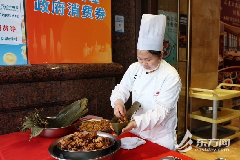 端午将至！上海南京路老字号粽子大战，这巨无霸粽子你吃过吗？  第5张