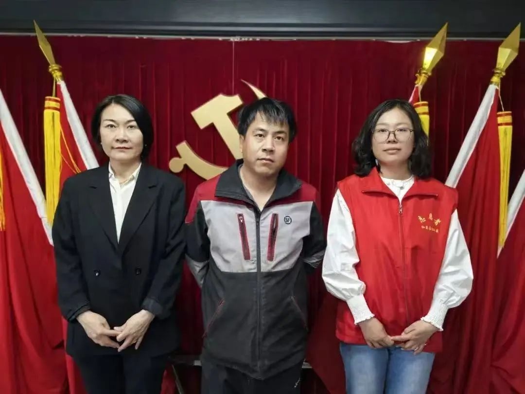 快递小哥听到微弱呼救声，竟救出被困电梯一天一夜的居民？  第2张
