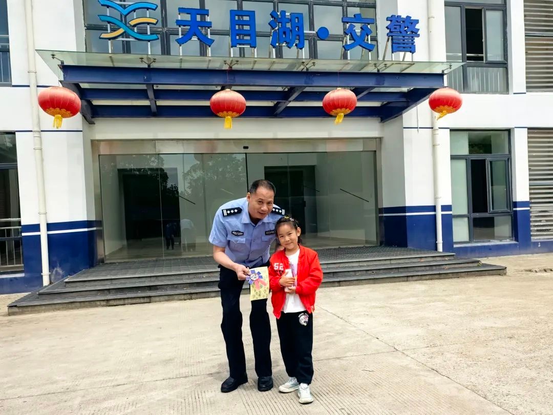 溧阳公安获众多锦旗！数字6锦旗背后藏着怎样的温暖故事？  第4张
