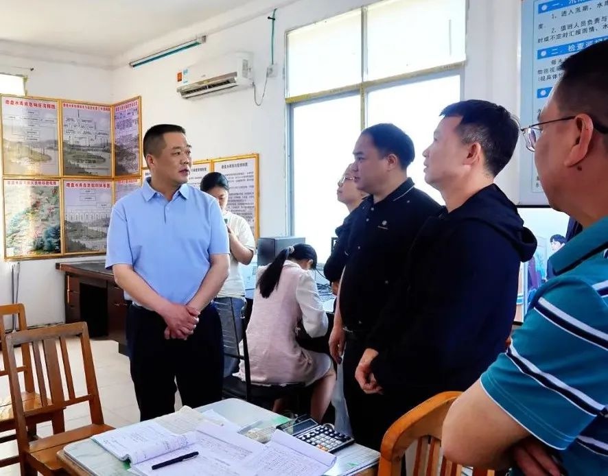 5月12日县长梁德锋调研防汛备汛，如何保障群众安全？  第2张