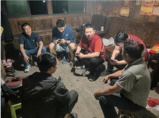 夜幕下走访监测户，困难重重谁能解？这山路的艰辛谁懂  第3张