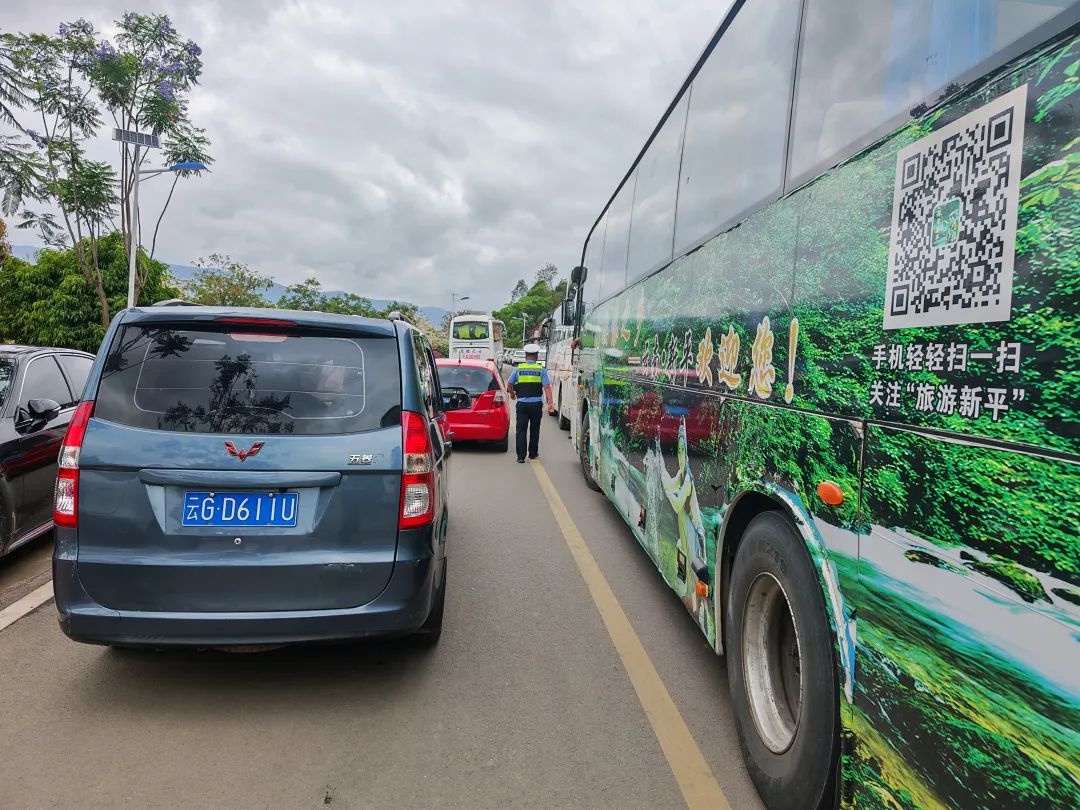 周末石屏县游客爆棚！交通管理如何保障安全有序？  第2张