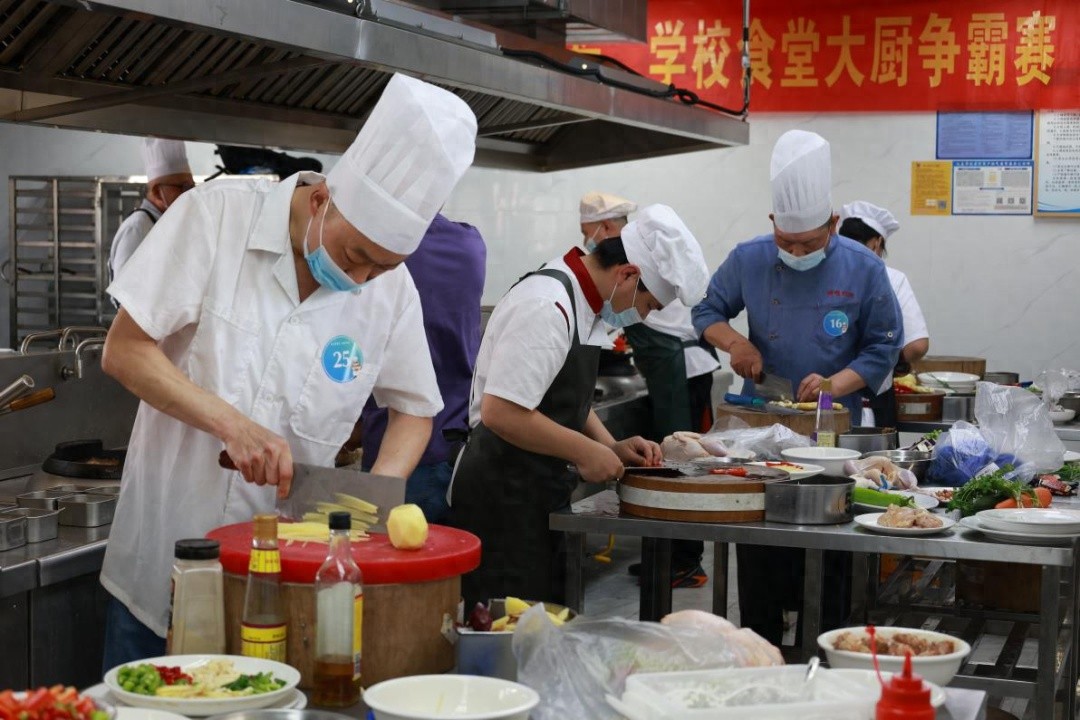 校园餐品质提升大赛落幕！大厨们如何从大锅饭变身营养餐？