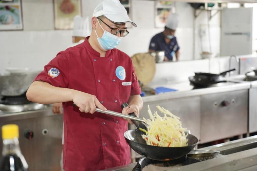 校园餐品质提升大赛落幕！大厨们如何从大锅饭变身营养餐？  第2张