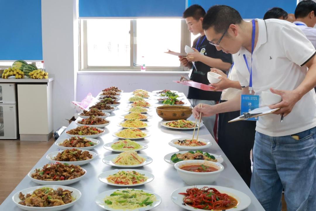校园餐品质提升大赛落幕！大厨们如何从大锅饭变身营养餐？  第3张