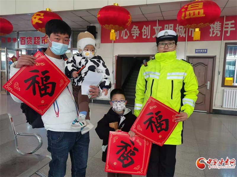 春运首日，交警提醒：抱孩子坐车竟有这么大隐患！你注意到了吗？  第3张