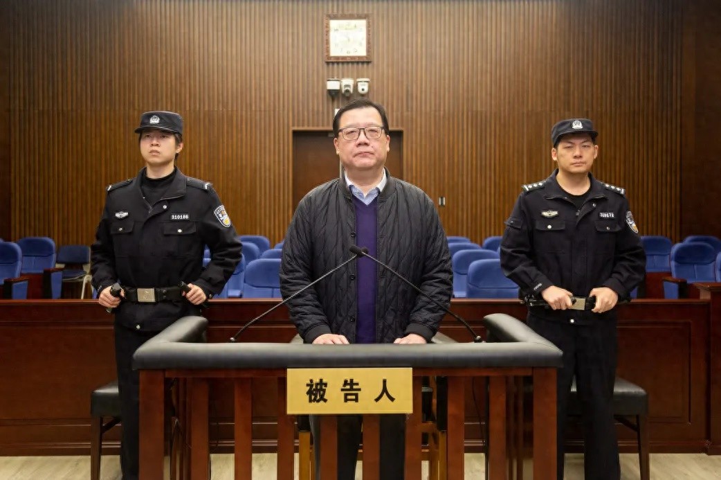上海报业集团原副总经理程峰被判11年！巨额受贿背后隐藏了什么惊天秘密？