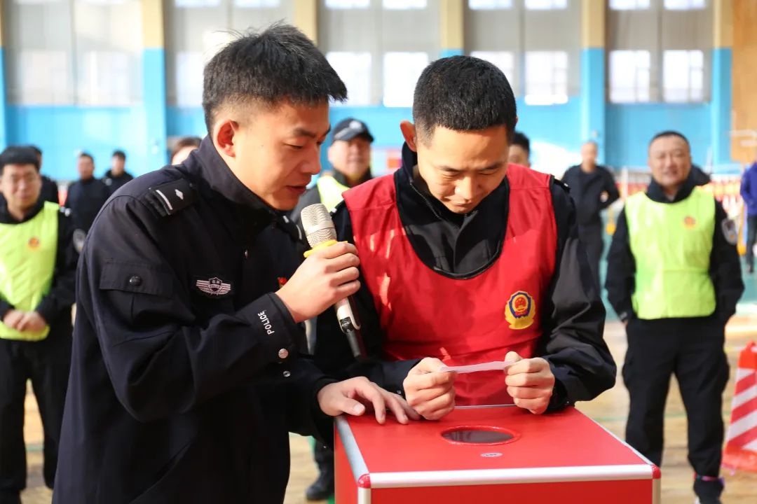 桦甸市公安局首届欢乐赛：102名民辅警如何释放工作压力？精彩瞬间不容错过  第2张