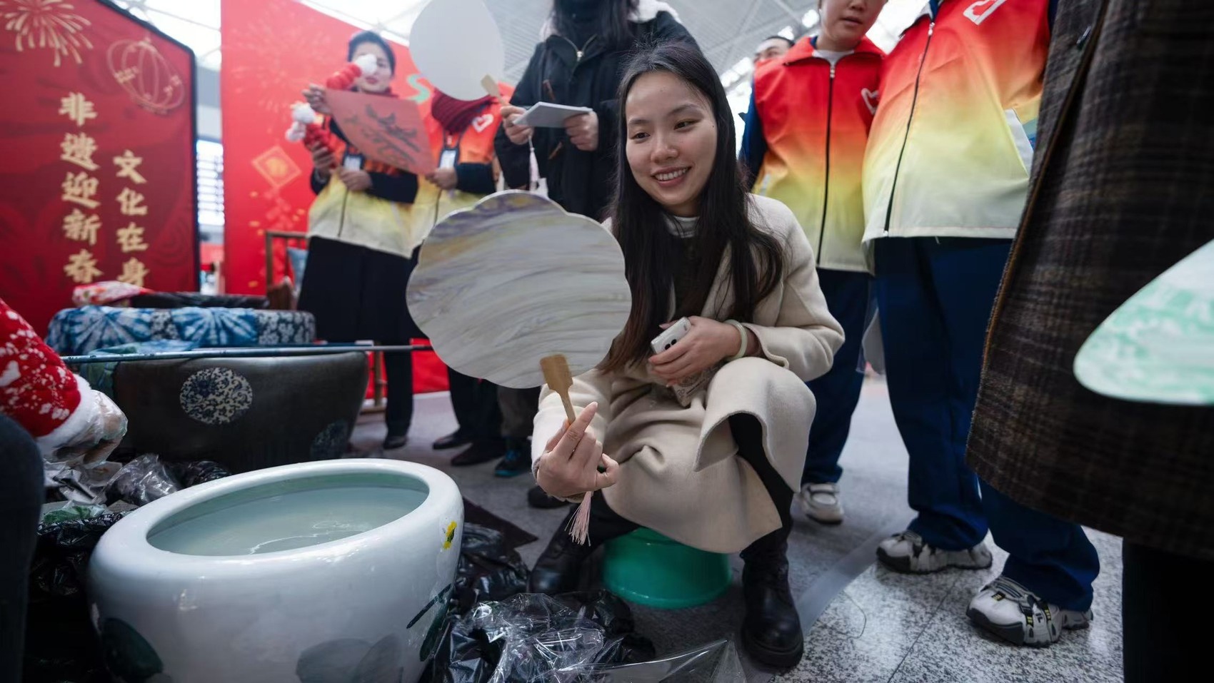 2025春运开启！双流机场非遗文化体验区，你准备好感受中国传统文化的魅力了吗？  第3张