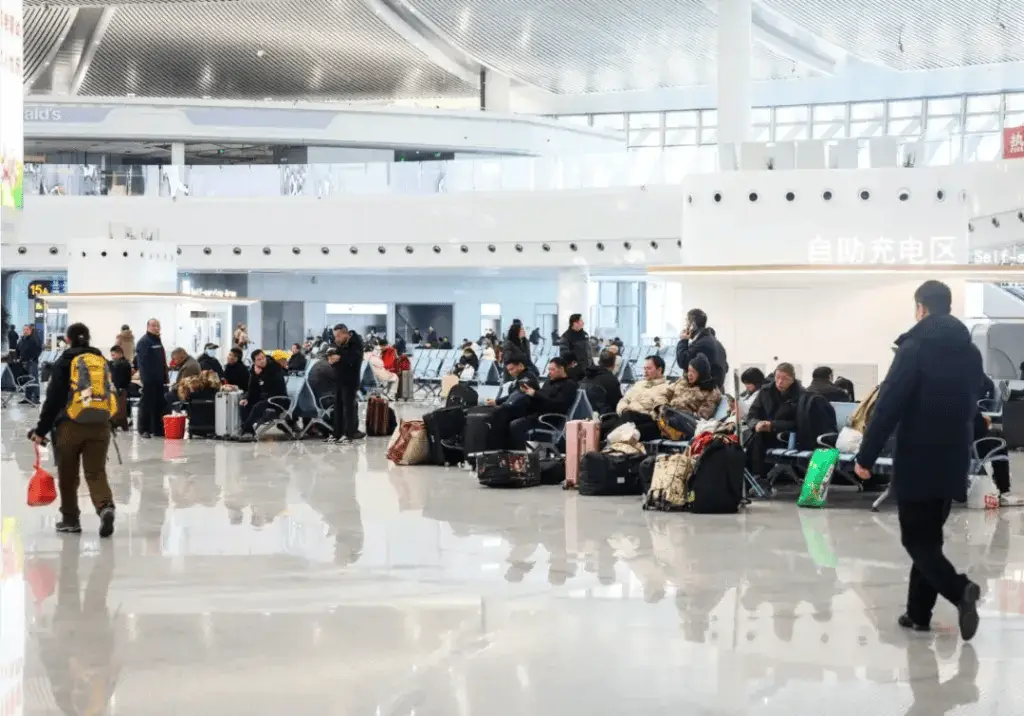 2025春运首日，上海松江站迎2.5万旅客！新车站环境如何？旅客们的心意你猜到了吗？