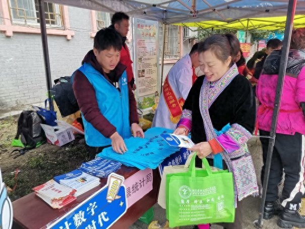 如何将严肃的统计法律与民俗活动完美结合？融水苗族自治县统计局告诉你  第1张