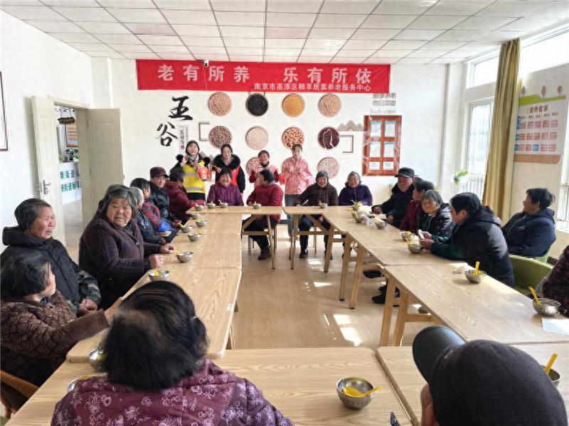 78岁陈奶奶手工灯笼，找回年轻时的感觉！你还在等什么？  第1张