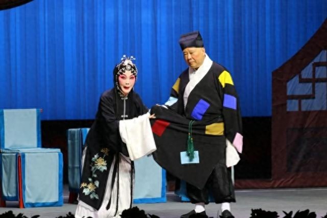 郭德纲领衔评剧打狗劝夫震撼开演，你怎能错过这场笑中带泪的亲情盛宴？