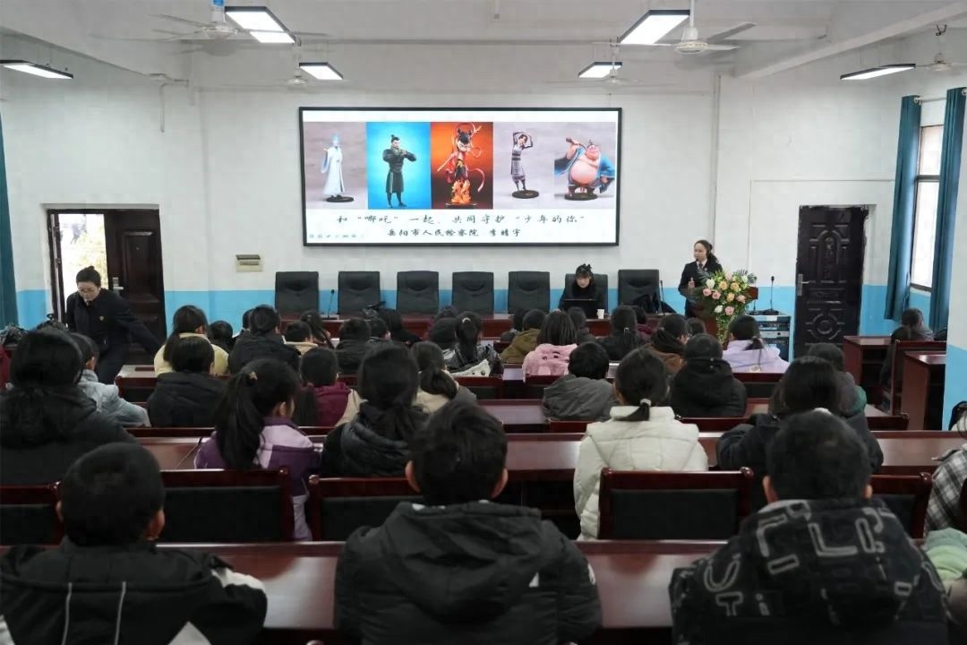 哪吒变身普法先锋？开学首日这堂法治课让师生大开眼界