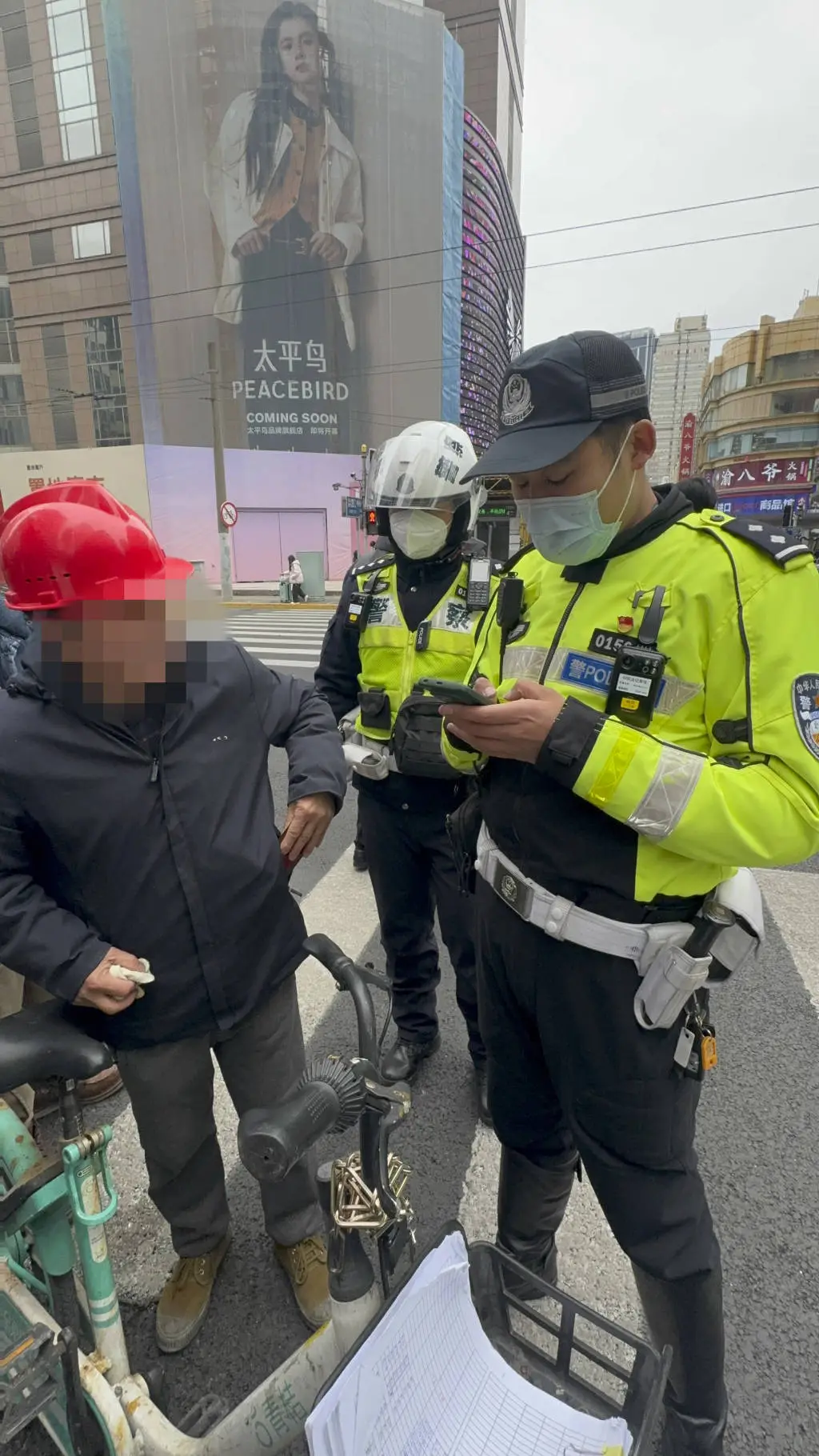 外卖骑手为何频频闯禁？一小时11起违法背后隐藏着什么？  第2张